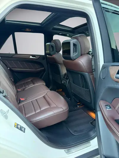 Mercedes-Benz ML 63 AMG 4Matic — SUV haute performance 525 ch, signature AMG exclusive — Thumbnail 11