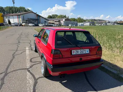 VW Golf GTI 16V 1990 — Légende sportive des années 90, moteur 1.8L performant — vue extérieure