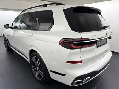 BMW X7 xDrive 48V 40d M Sport — SUV premium 7 places, diesel hybride 340 ch — Seitenansicht