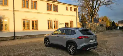 Toyota Corolla Cross 2.0 HSD Premium AWD-i — SUV hybride compact, 40'250 km, traction intégrale — arrière