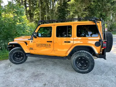 Jeep Wrangler 2.0 Turbo 80th Anniversary — SUV 4x4 sans compromis, 45'000 km — side view