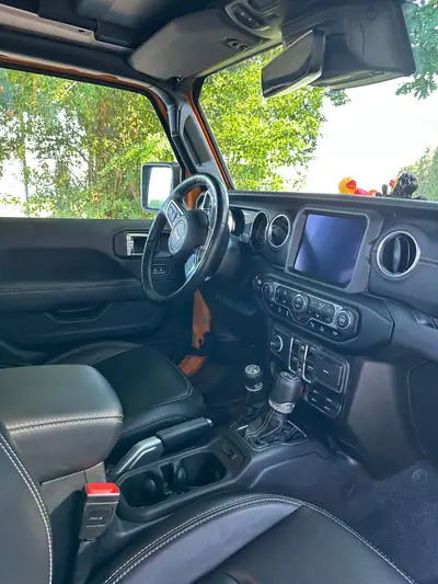 Jeep Wrangler 2.0 Turbo 80th Anniversary — SUV 4x4 sans compromis, 45'000 km — Thumbnail 12