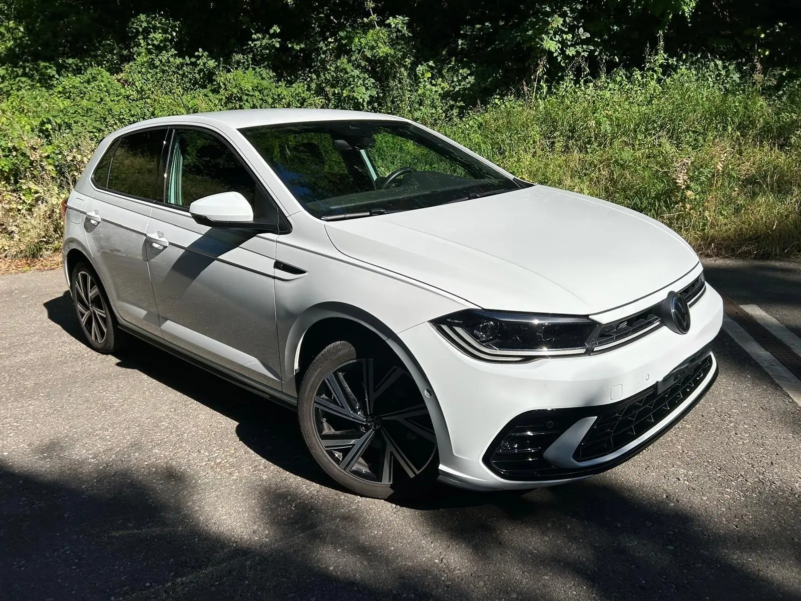 VW Polo 1.0 TSI 110 R-Line DSG — Citadine dynamique, 55'000 km seulement — vista esterna