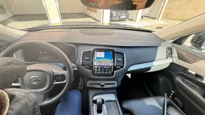 Volvo XC90 2.0 T8 TE Ultimate Dark — SUV 7 places hybride rechargeable, 18'000 km — vista posteriore