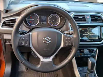 Suzuki SX4 S-Cross 1.4T Hybrid 4x4 — SUV polyvalent, traction intégrale et motorisation écologique — Thumbnail 8