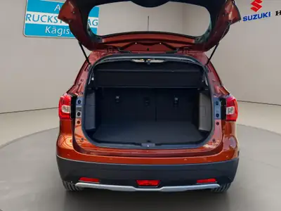 Suzuki SX4 S-Cross 1.4T Hybrid 4x4 — SUV polyvalent, traction intégrale et motorisation écologique — Thumbnail 13