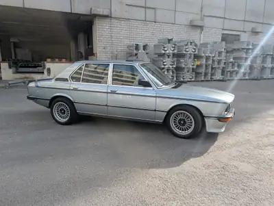BMW 528i E12 Veteran — Berline de prestige des années 80, moteur 2.8L fiable — dettaglio