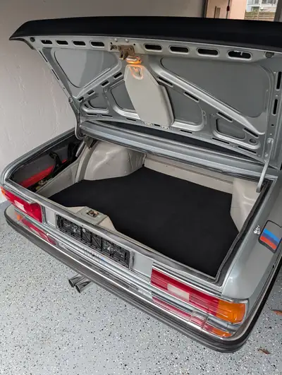 BMW 528i E12 Veteran — Berline de prestige des années 80, moteur 2.8L fiable — Miniatura 9