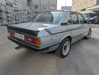 BMW 528i E12 Veteran — Berline de prestige des années 80, moteur 2.8L fiable — Miniatura 7