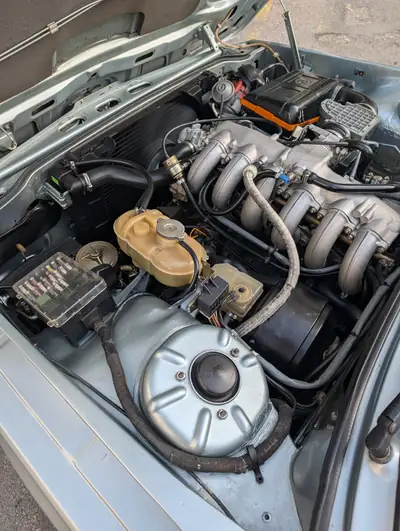 BMW 528i E12 Veteran — Berline de prestige des années 80, moteur 2.8L fiable — Miniatura 13