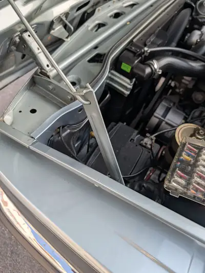 BMW 528i E12 Veteran — Berline de prestige des années 80, moteur 2.8L fiable — Miniatura 14