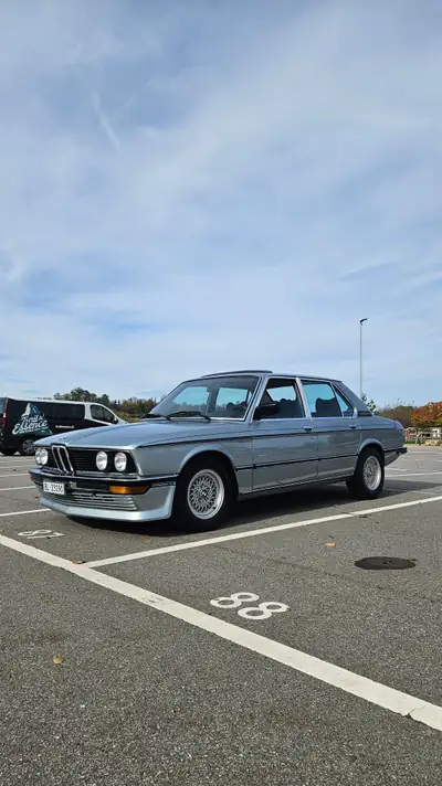 BMW 528i E12 Veteran — Berline de prestige des années 80, moteur 2.8L fiable — Miniatura 18