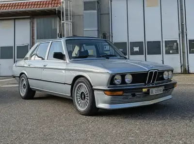BMW 528i E12 Veteran — Berline de prestige des années 80, moteur 2.8L fiable — Miniatura 17