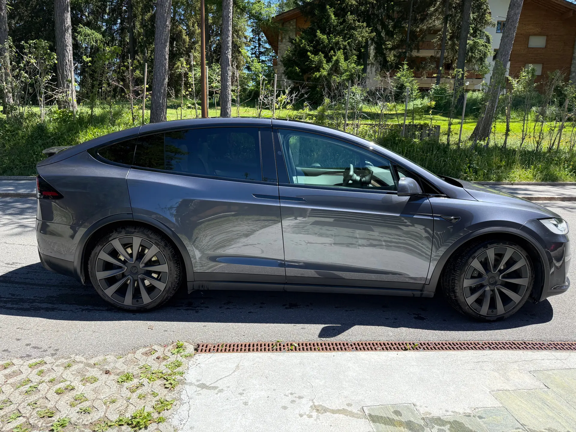 Tesla Model X 2023 — SUV électrique 685 ch, 41'000 km seulement — Außenansicht