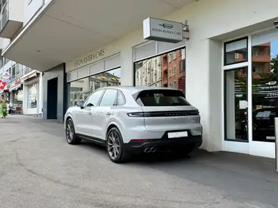 Porsche Cayenne S Tiptronic — SUV sportif 474 ch, quasi neuf avec 3200 km seulement — Heckansicht