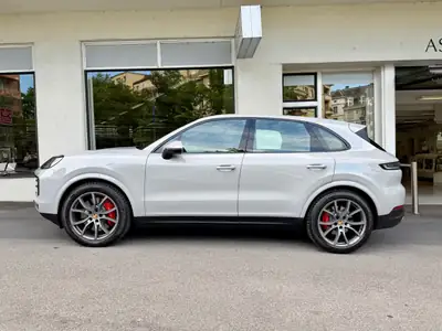 Porsche Cayenne S Tiptronic — SUV sportif 474 ch, quasi neuf avec 3200 km seulement — Seitenansicht
