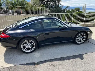 Porsche 911 Targa 4 PDK — Toiture rétractable, 345 ch, seulement 63'000 km — exterior view