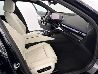 BMW 540d xDrive 48V Touring — Diesel hybride rechargeable, première main, 6200 km seulement — Thumbnail 9