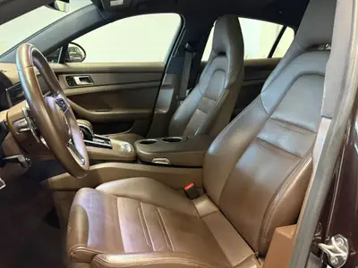 Porsche Panamera 4S PDK — Berline de prestige 440 ch, historique complet suisse — tableau de bord