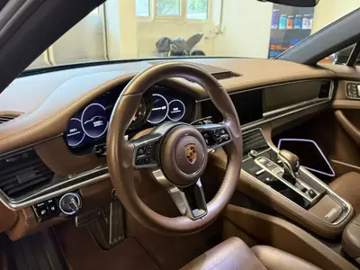 Porsche Panamera 4S PDK — Berline de prestige 440 ch, historique complet suisse — Miniature 7