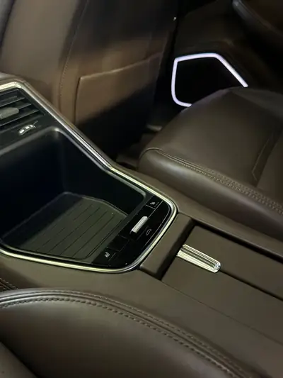 Porsche Panamera 4S PDK — Berline de prestige 440 ch, historique complet suisse — Miniature 10