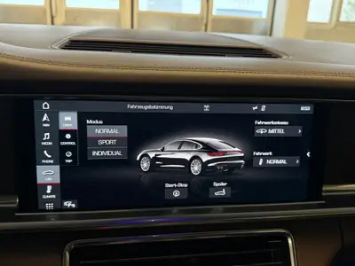 Porsche Panamera 4S PDK — Berline de prestige 440 ch, historique complet suisse — Miniature 13