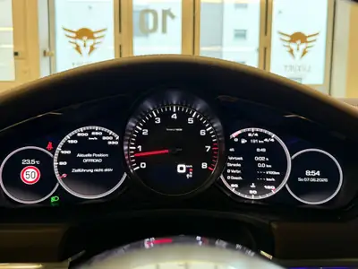 Porsche Panamera 4S PDK — Berline de prestige 440 ch, historique complet suisse — Miniature 14