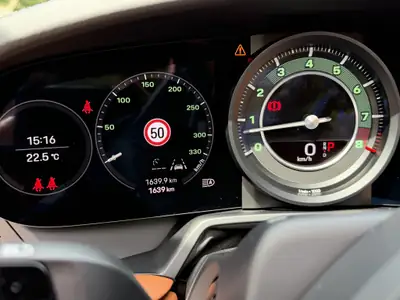 Porsche 911 Carrera 4 Cabriolet — Moteur 3.0L turbo, toit ouvert et transmission PDK — dettaglio