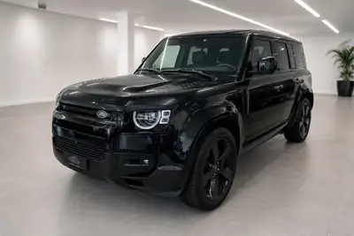 Land Rover Defender 5.0 V8 SC — Puissance brute et luxe all-black, kilométrage modéré — exterior view