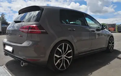 VW Golf GTI Performance 2.0 TSI — 275 ch, gewindefahrwerk, exemplaire garage — Armaturenbrett