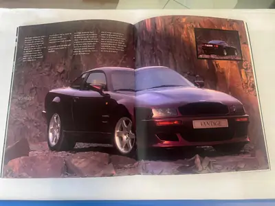 Aston Martin V8 Vantage V550 — Légendaire coupé sport 557 ch, seulement 239 exemplaires produits — Miniature 12