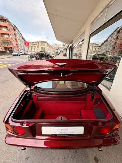 Aston Martin V8 Vantage V550 — Légendaire coupé sport 557 ch, seulement 239 exemplaires produits — Miniature 10