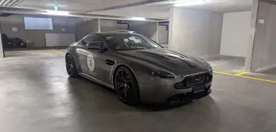 Aston Martin V12 Vantage AMR — Coupé sport britannique, 571 ch et seulement 33 000 km — Detail