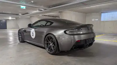 Aston Martin V12 Vantage AMR — Coupé sport britannique, 571 ch et seulement 33 000 km — Miniatur 8