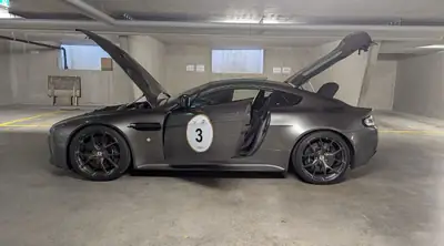 Aston Martin V12 Vantage AMR — Coupé sport britannique, 571 ch et seulement 33 000 km — Miniatur 11