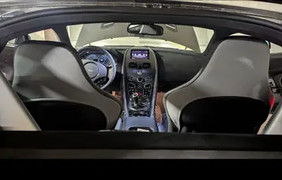 Aston Martin V12 Vantage AMR — Coupé sport britannique, 571 ch et seulement 33 000 km — Miniatur 17