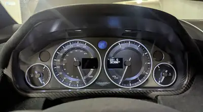 Aston Martin V12 Vantage AMR — Coupé sport britannique, 571 ch et seulement 33 000 km — Miniatur 16