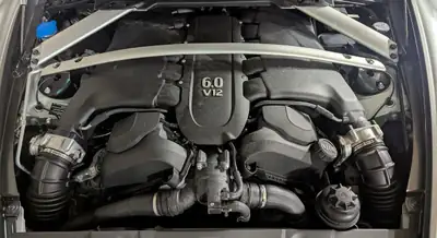Aston Martin V12 Vantage AMR — Coupé sport britannique, 571 ch et seulement 33 000 km — Miniatur 19