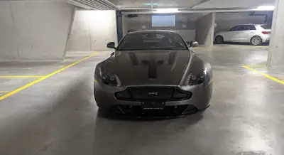 Aston Martin V12 Vantage AMR — Coupé sport britannique, 571 ch et seulement 33 000 km — Miniatur 24