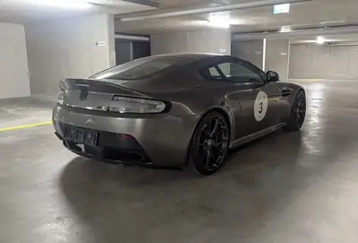 Aston Martin V12 Vantage AMR — Coupé sport britannique, 571 ch et seulement 33 000 km — Miniatur 27