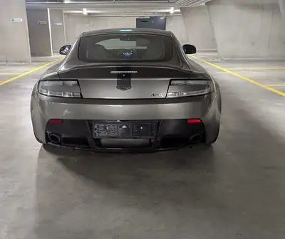 Aston Martin V12 Vantage AMR — Coupé sport britannique, 571 ch et seulement 33 000 km — Miniatur 28