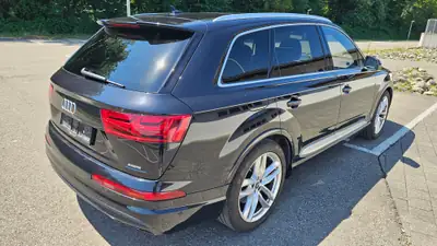 Audi Q7 3.0 V6 TFSI Quattro — SUV prestige 7 places, 333 ch dynamiques — rear view