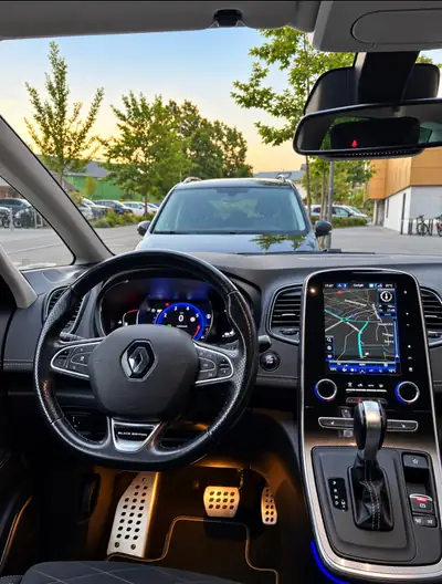 Renault Grand Scenic 1.3 TCe 160 Black Edition — 7 places, design affirmé, 141 000 km — Heckansicht