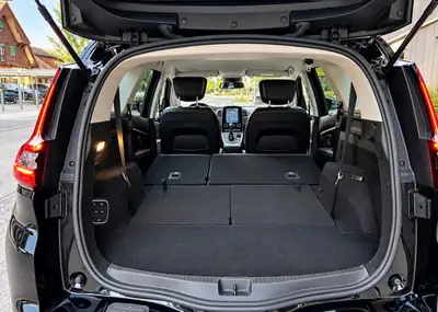 Renault Grand Scenic 1.3 TCe 160 Black Edition — 7 places, design affirmé, 141 000 km — Armaturenbrett