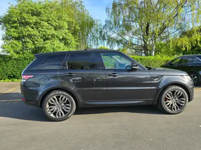 Land Rover Range Rover Sport 4.4 SDV8 Autobiography Dynamic — Luxe et Performance tout-terrain — vista esterna