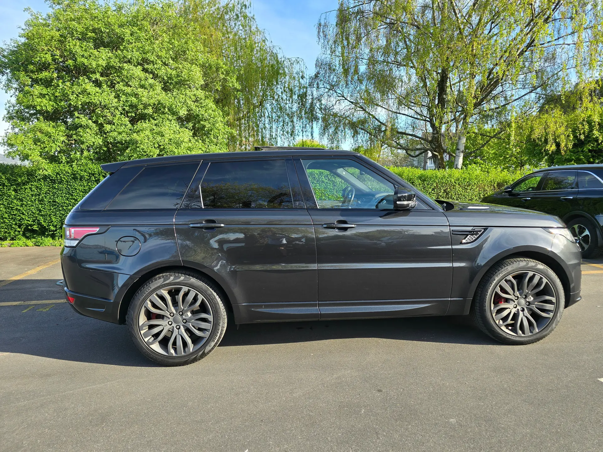 Land Rover Range Rover Sport 4.4 SDV8 Autobiography Dynamic — Luxe et Performance tout-terrain — vista esterna