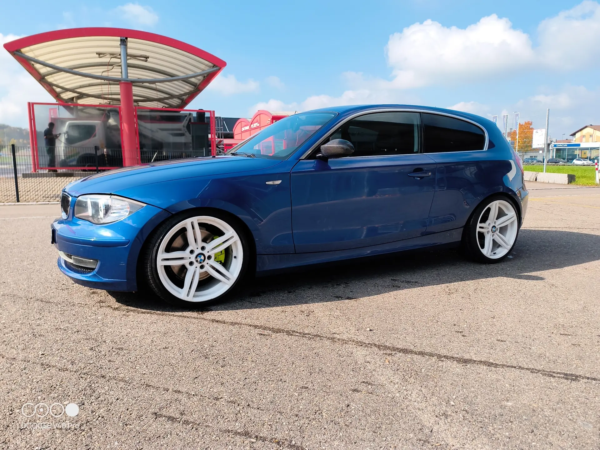 BMW 130i — Compacte sportive 265 ch, 3 portes iconique des années 2000 — vue extérieure
