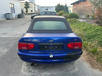 Ford Escort 1.6i 16V Azur — Cabriolet rétro des années 90, sans accident — intérieur