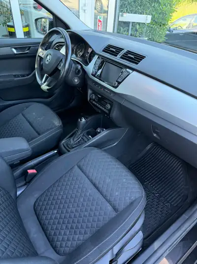 Skoda Fabia 1.0 TSI Swiss Line — Break compact économe, sans accident — intérieur
