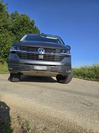 VW T6.1 California Beach — Le camping-car compact 4x4 performant et librement aménageable — Armaturenbrett
